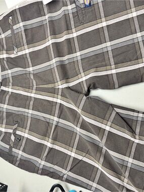 Dickies Men's Plaid Cargo Shorts in Gray and Tan